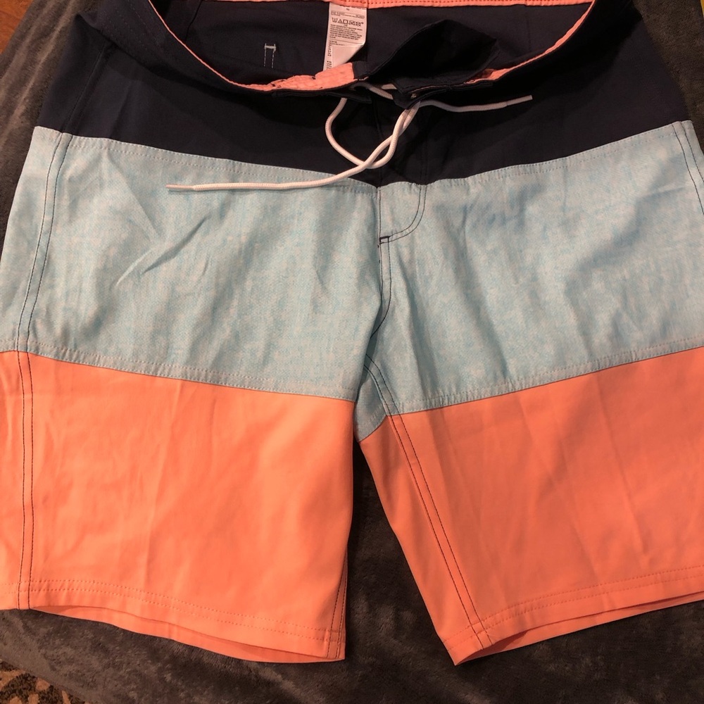 OLD NAVY MENS BOARDING SHORTS